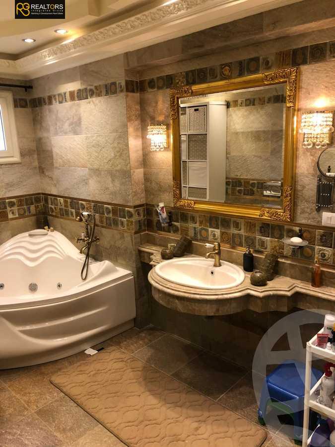 https://aqarmap.com.eg/en/listing/5553800-for-sale-cairo-el-sheikh-zayed-city-compounds-royal-city