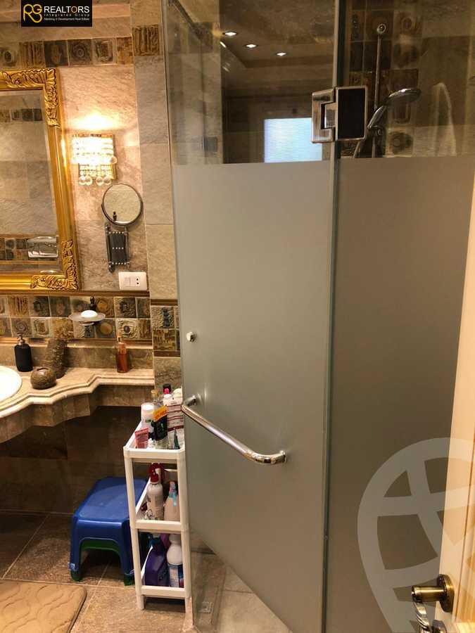 https://aqarmap.com.eg/en/listing/5553800-for-sale-cairo-el-sheikh-zayed-city-compounds-royal-city