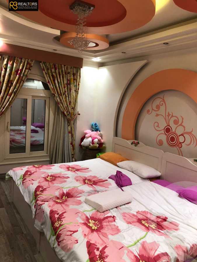 https://aqarmap.com.eg/en/listing/5553800-for-sale-cairo-el-sheikh-zayed-city-compounds-royal-city