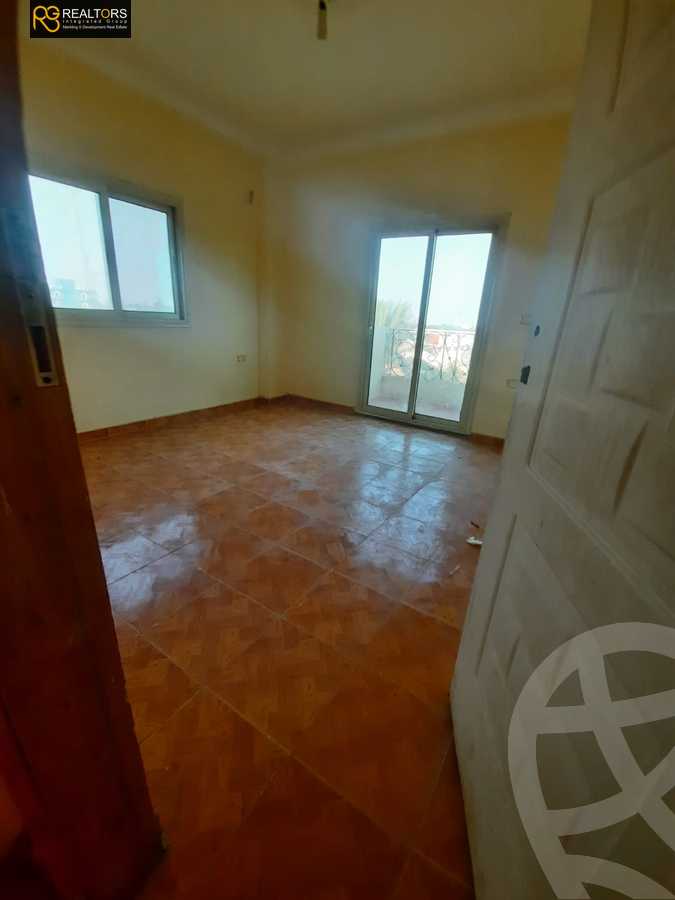 https://aqarmap.com.eg/ar/listing/5553975-for-sale-cairo-el-sheikh-zayed-city-lshykh-zyd-ljdyd-el-reef-el-oroby