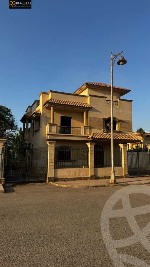 https://aqarmap.com.eg/en/listing/5554012-for-sale-cairo-el-sheikh-zayed-city-compounds-royal-city