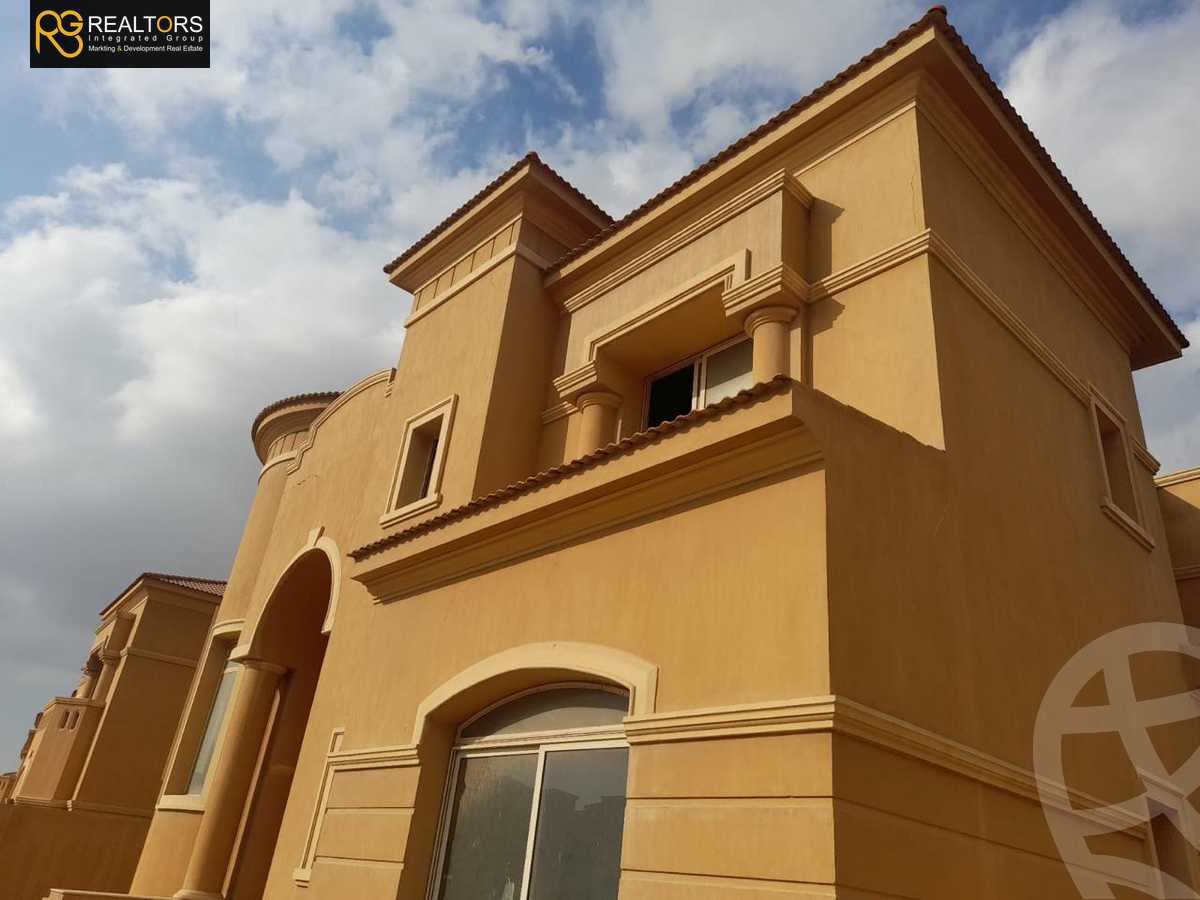 https://aqarmap.com.eg/en/listing/5554035-for-sale-cairo-el-sheikh-zayed-city-compounds-royal-meadows