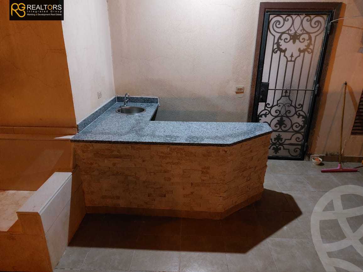 https://aqarmap.com.eg/en/listing/5554101-for-sale-cairo-el-sheikh-zayed-city-compounds-royal-city