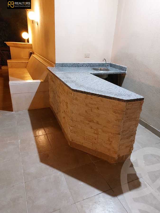 https://aqarmap.com.eg/en/listing/5554101-for-sale-cairo-el-sheikh-zayed-city-compounds-royal-city