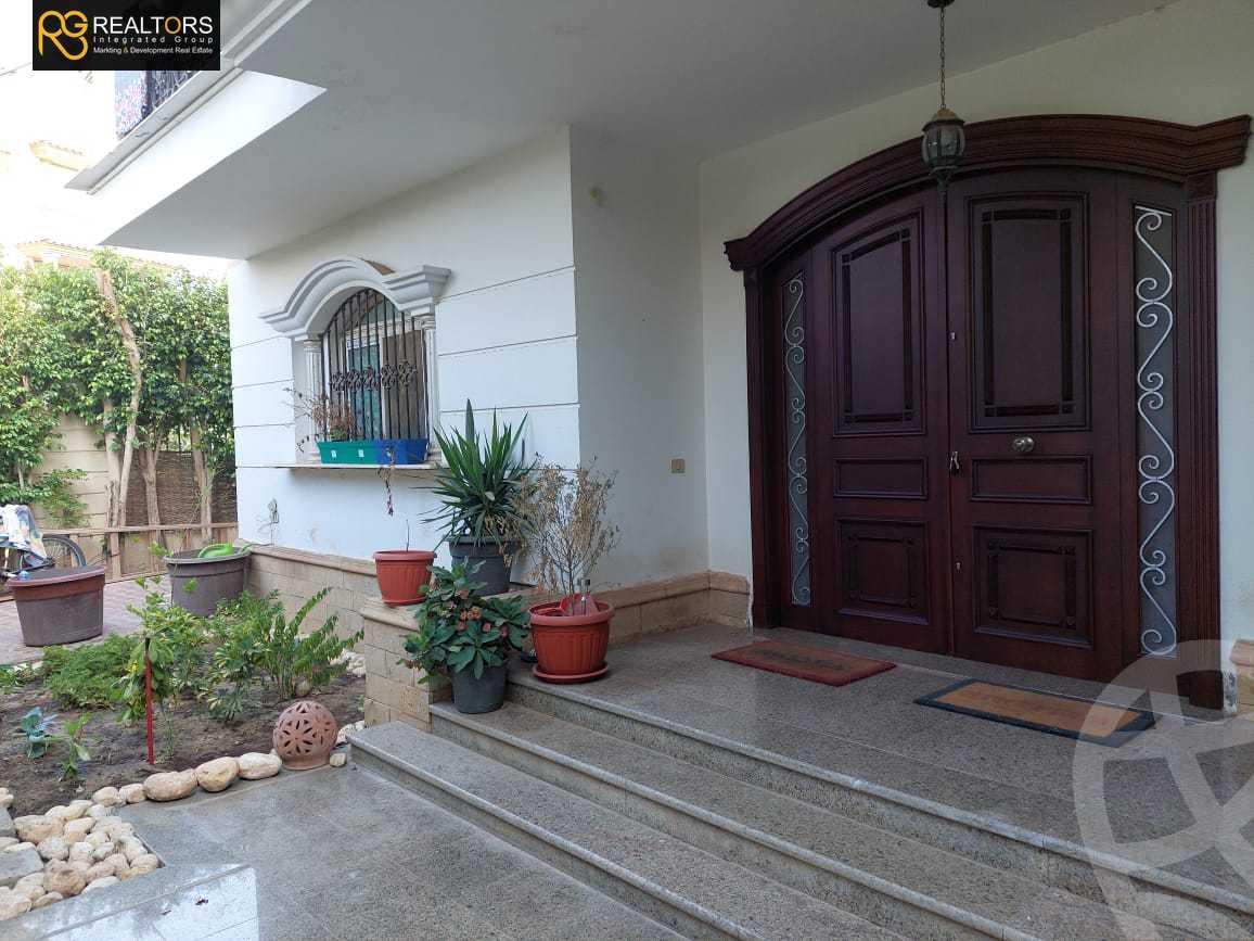 https://aqarmap.com.eg/en/listing/5554101-for-sale-cairo-el-sheikh-zayed-city-compounds-royal-city
