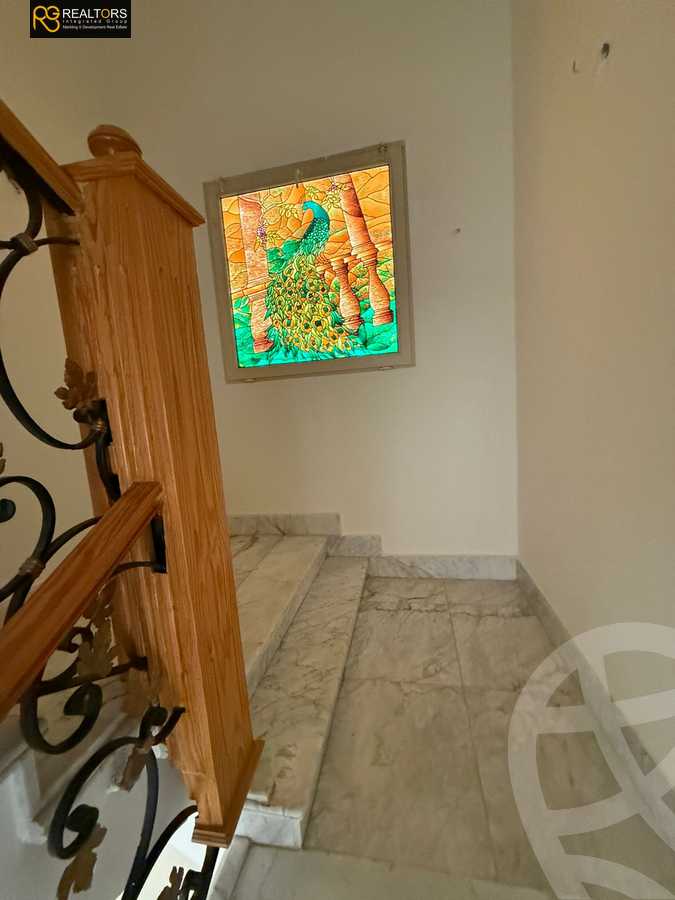 https://aqarmap.com.eg/en/listing/5554143-for-sale-cairo-el-sheikh-zayed-city-compounds-royal-city