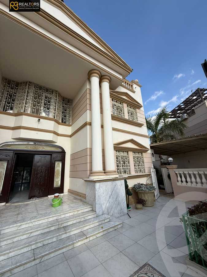 https://aqarmap.com.eg/en/listing/5554143-for-sale-cairo-el-sheikh-zayed-city-compounds-royal-city