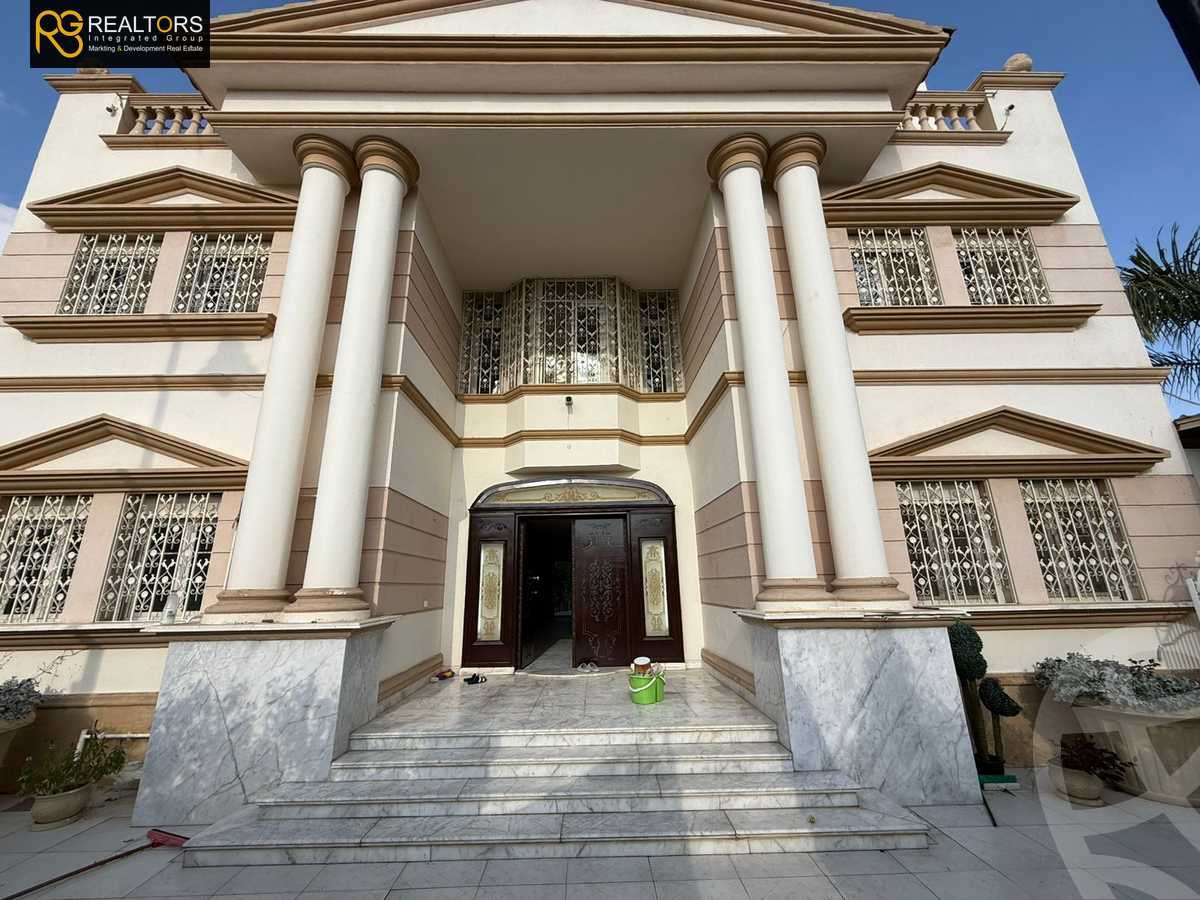https://aqarmap.com.eg/en/listing/5554143-for-sale-cairo-el-sheikh-zayed-city-compounds-royal-city