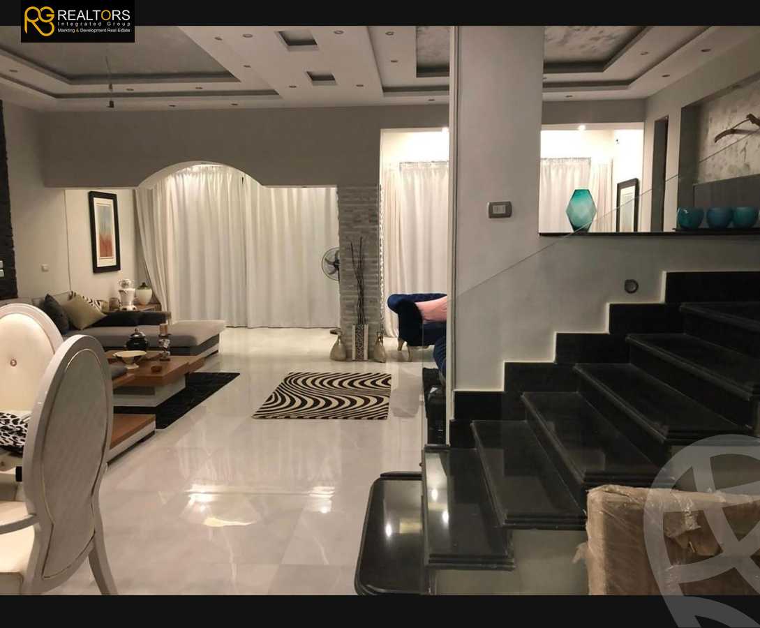 https://aqarmap.com.eg/ar/listing/5583925-for-sale-cairo-el-sheikh-zayed-city-compounds-royal-meadows