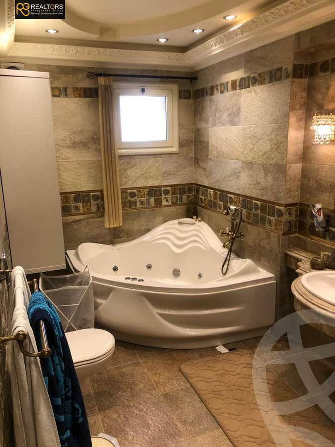 https://aqarmap.com.eg/en/listing/5583952-for-sale-cairo-el-sheikh-zayed-city-compounds-royal-city