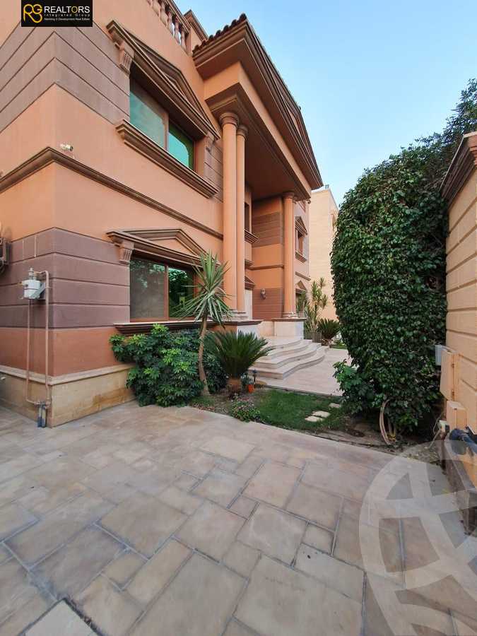 https://aqarmap.com.eg/en/listing/5584256-for-sale-cairo-el-sheikh-zayed-city-compounds-royal-city