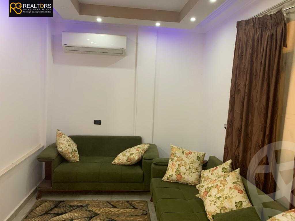 https://aqarmap.com.eg/en/listing/5586506-for-sale-cairo-el-sheikh-zayed-city-compounds-royal-city