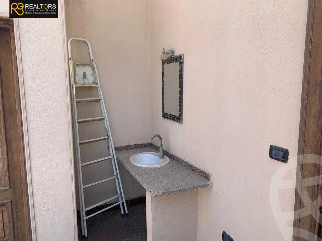 https://aqarmap.com.eg/en/listing/5586506-for-sale-cairo-el-sheikh-zayed-city-compounds-royal-city
