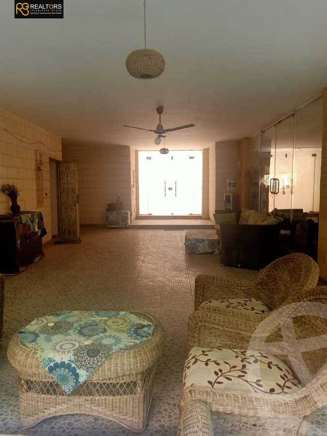 https://aqarmap.com.eg/en/listing/5594458-for-sale-cairo-el-sheikh-zayed-city-compounds-el-yasmeen-compound