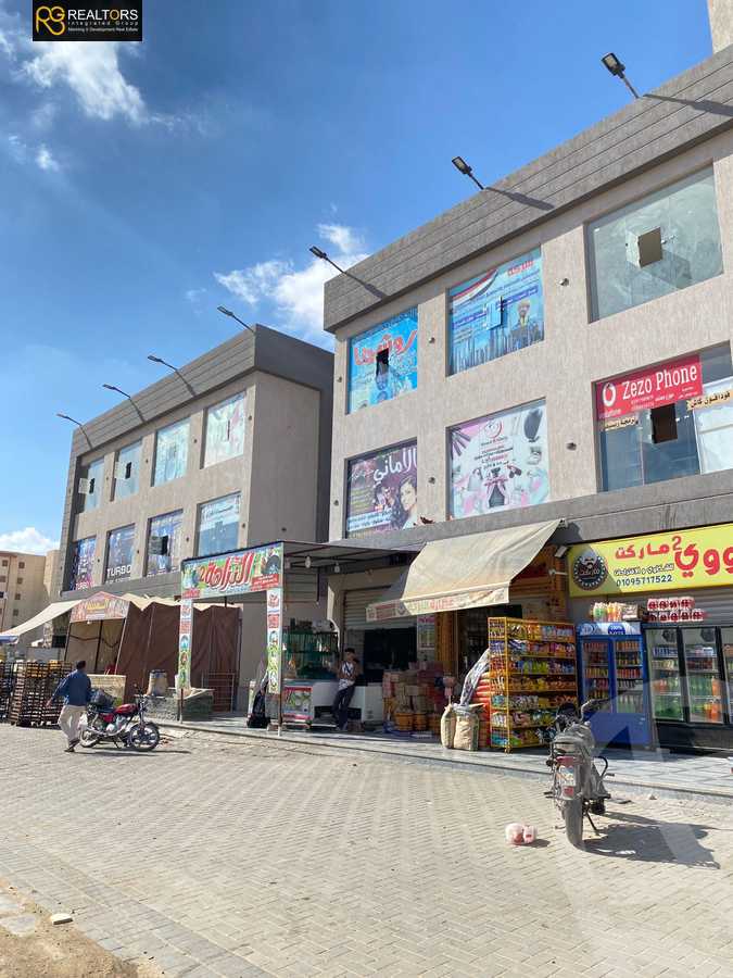 https://aqarmap.com.eg/en/listing/5594750-for-sale-cairo-6th-of-october-compounds-royal-plaza-mall-beyond-holding
