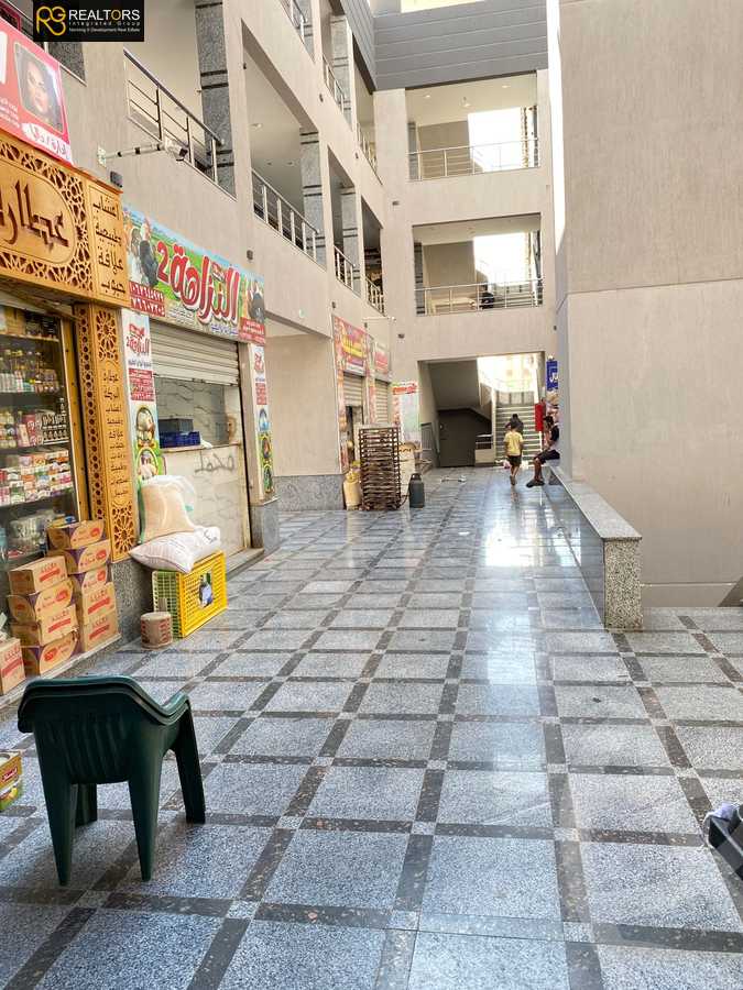https://aqarmap.com.eg/en/listing/5594750-for-sale-cairo-6th-of-october-compounds-royal-plaza-mall-beyond-holding