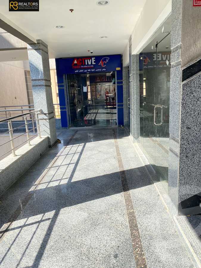 https://aqarmap.com.eg/en/listing/5594750-for-sale-cairo-6th-of-october-compounds-royal-plaza-mall-beyond-holding