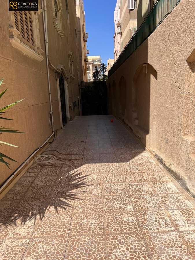 https://aqarmap.com.eg/en/listing/5632929-for-sale-cairo-6th-of-october-el-ahyaa-neighborhood-1st-al-maahad