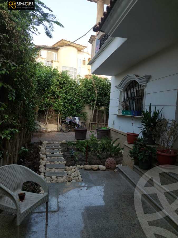 https://aqarmap.com.eg/en/listing/5658599-for-sale-cairo-el-sheikh-zayed-city-compounds-royal-city