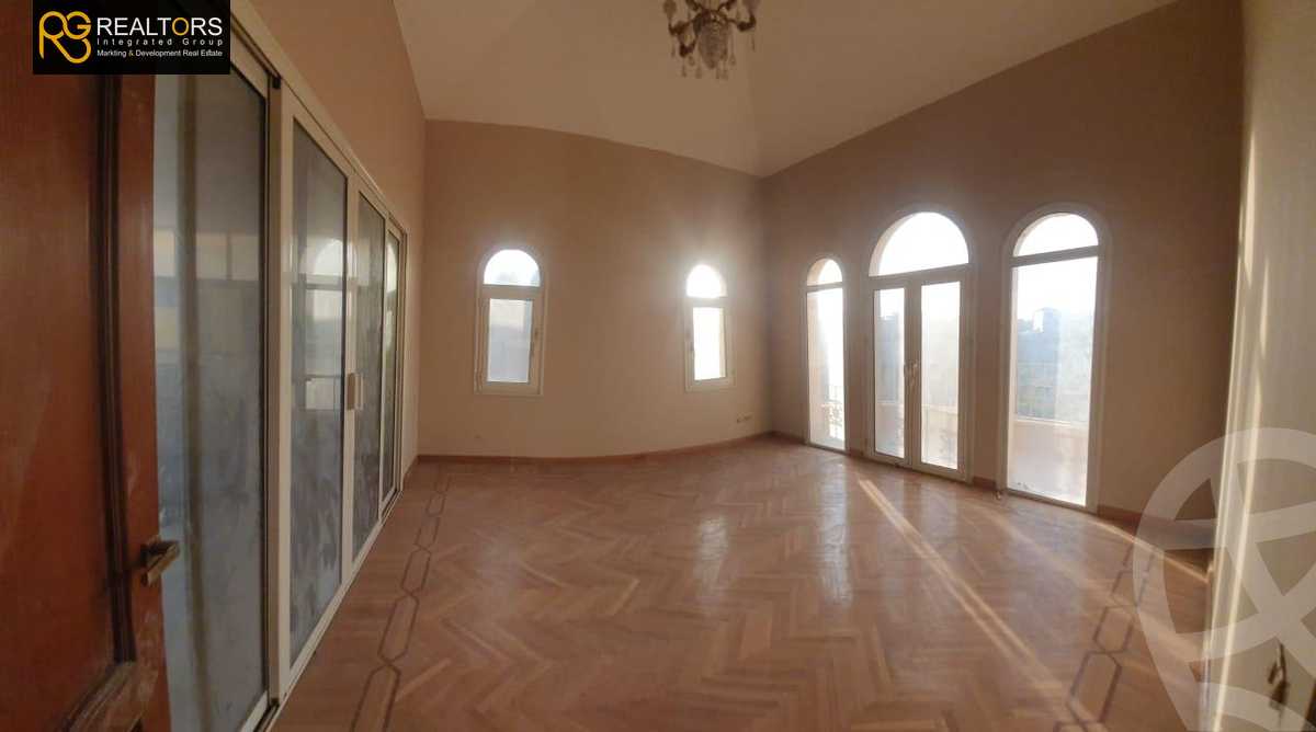 https://aqarmap.com.eg/ar/listing/5661460-for-sale-cairo-el-sheikh-zayed-city-compounds-royal-city