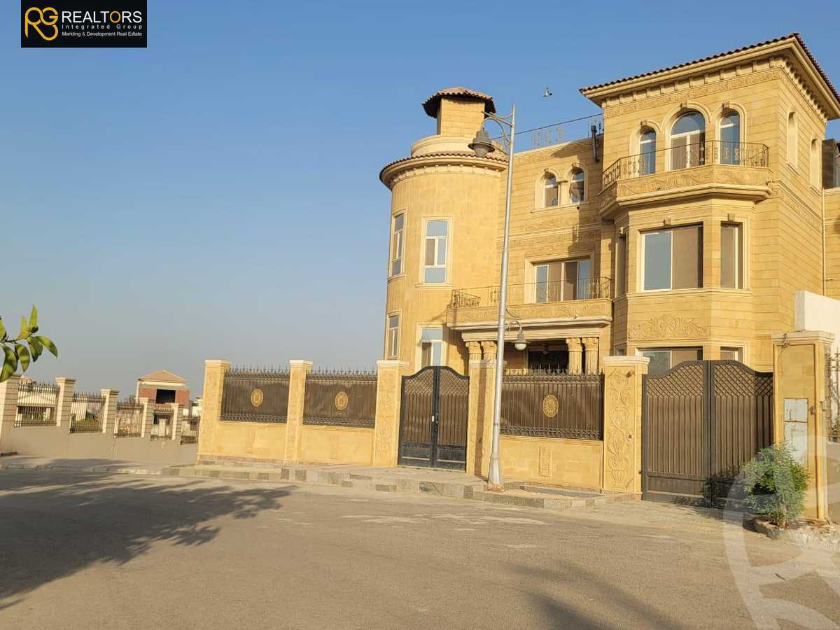 https://aqarmap.com.eg/ar/listing/5661460-for-sale-cairo-el-sheikh-zayed-city-compounds-royal-city
