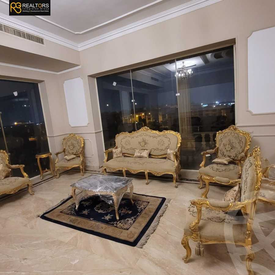 https://aqarmap.com.eg/ar/listing/5661460-for-sale-cairo-el-sheikh-zayed-city-compounds-royal-city