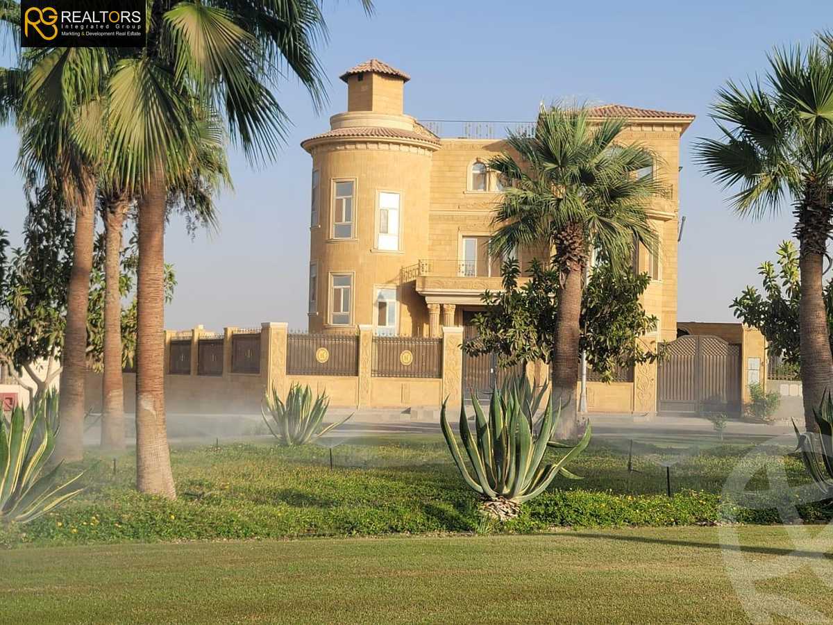 https://aqarmap.com.eg/ar/listing/5661460-for-sale-cairo-el-sheikh-zayed-city-compounds-royal-city