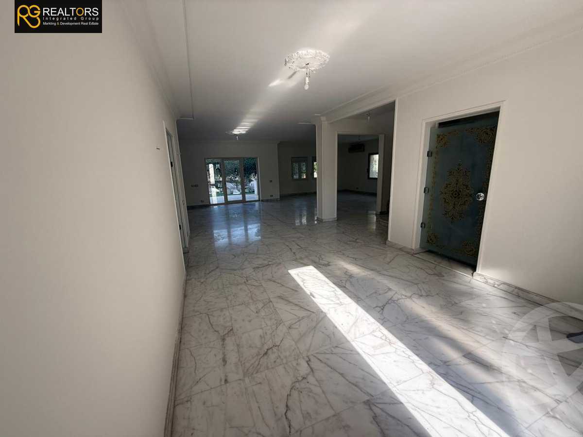 https://aqarmap.com.eg/en/listing/5661813-for-sale-cairo-el-sheikh-zayed-city-compounds-royal-city
