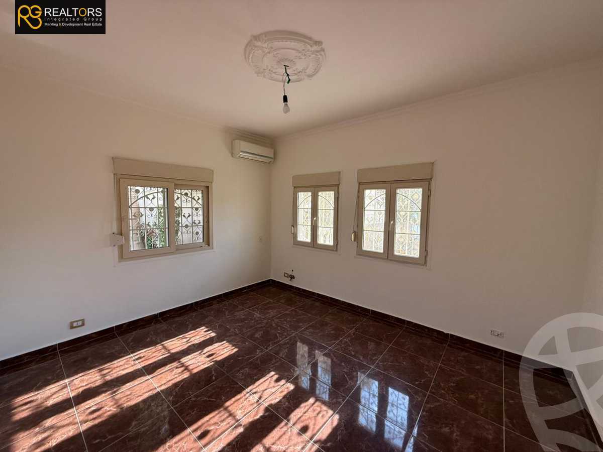 https://aqarmap.com.eg/en/listing/5661813-for-sale-cairo-el-sheikh-zayed-city-compounds-royal-city