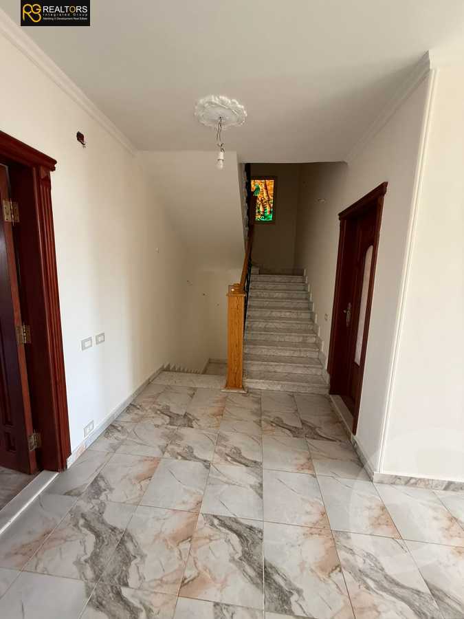 https://aqarmap.com.eg/en/listing/5661813-for-sale-cairo-el-sheikh-zayed-city-compounds-royal-city