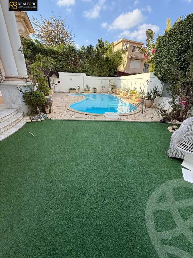 https://aqarmap.com.eg/en/listing/5661813-for-sale-cairo-el-sheikh-zayed-city-compounds-royal-city