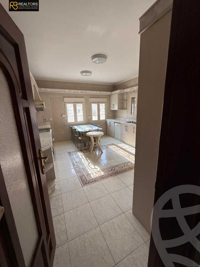 https://aqarmap.com.eg/ar/listing/5677659-for-sale-cairo-el-sheikh-zayed-city-compounds-royal-city