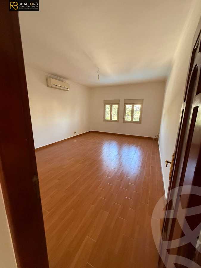 https://aqarmap.com.eg/ar/listing/5677659-for-sale-cairo-el-sheikh-zayed-city-compounds-royal-city