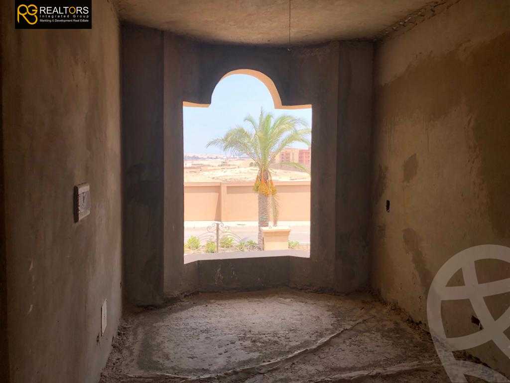 https://aqarmap.com.eg/en/listing/5677675-for-sale-cairo-el-sheikh-zayed-city-compounds-royal-city