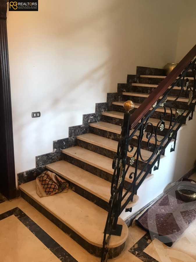 https://aqarmap.com.eg/ar/listing/5677707-for-sale-cairo-el-sheikh-zayed-city-compounds-royal-meadows
