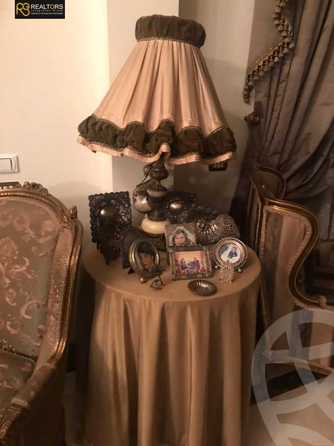https://aqarmap.com.eg/ar/listing/5677707-for-sale-cairo-el-sheikh-zayed-city-compounds-royal-meadows