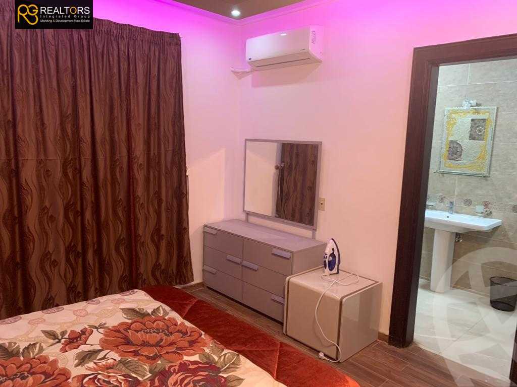 https://aqarmap.com.eg/ar/listing/5677829-for-sale-cairo-el-sheikh-zayed-city-compounds-royal-city