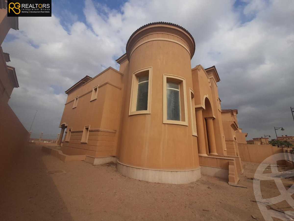 https://aqarmap.com.eg/en/listing/5677971-for-sale-cairo-el-sheikh-zayed-city-compounds-royal-meadows
