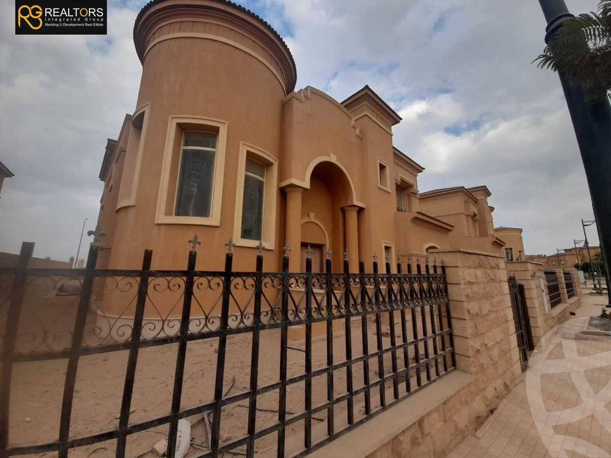 https://aqarmap.com.eg/en/listing/5677971-for-sale-cairo-el-sheikh-zayed-city-compounds-royal-meadows