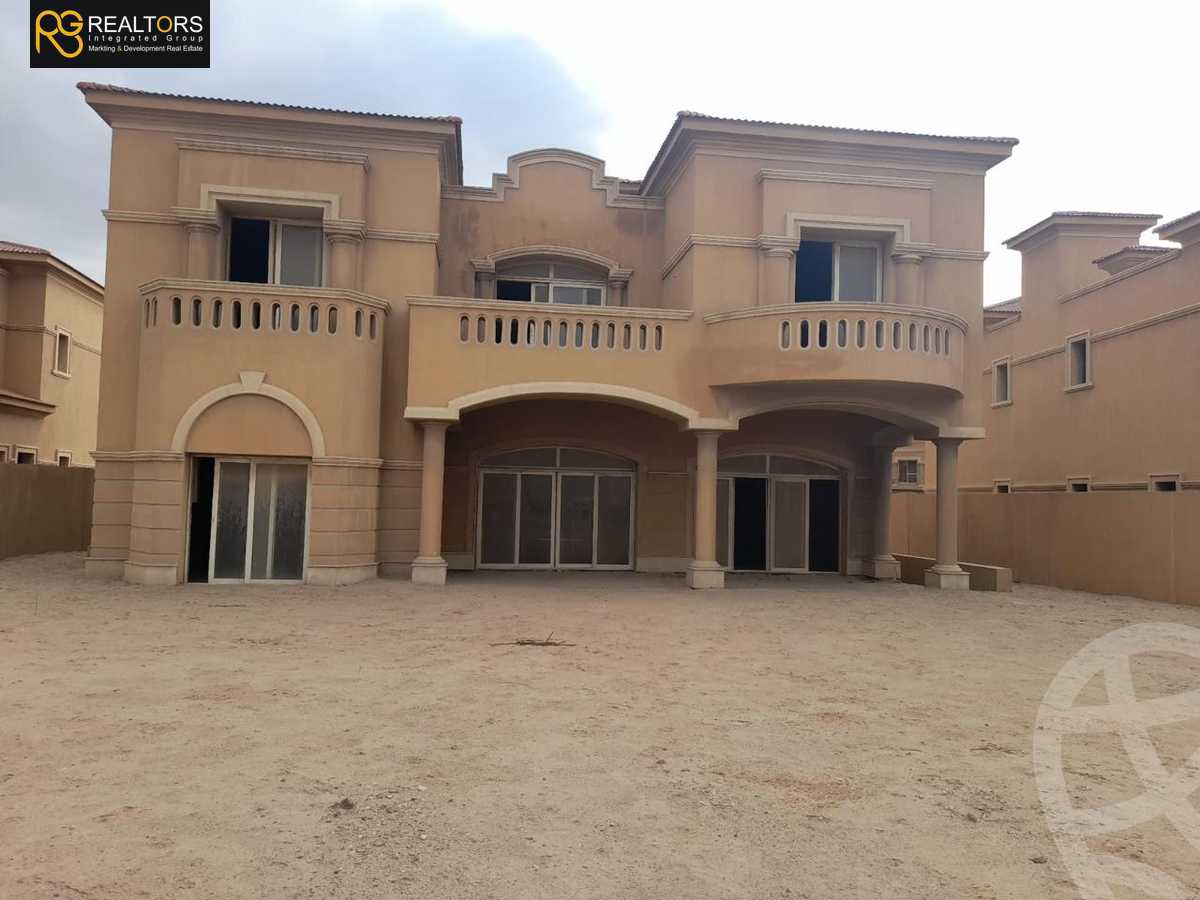 https://aqarmap.com.eg/en/listing/5677971-for-sale-cairo-el-sheikh-zayed-city-compounds-royal-meadows