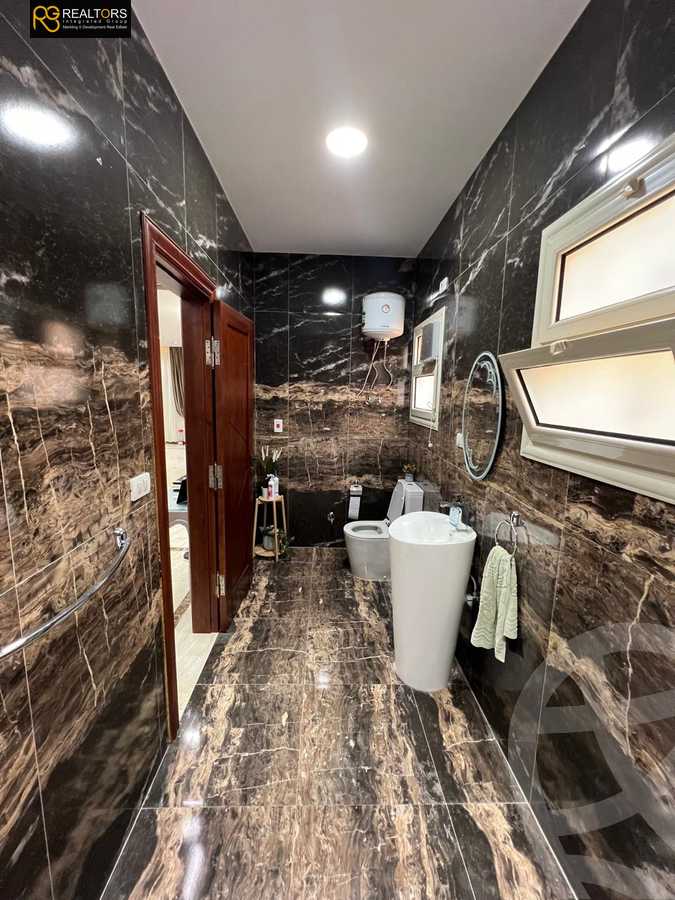 https://aqarmap.com.eg/ar/listing/5678062-for-sale-cairo-el-sheikh-zayed-city-compounds-el-khamayel