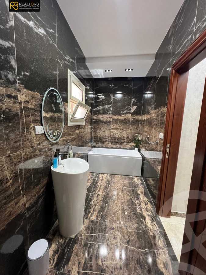 https://aqarmap.com.eg/ar/listing/5678062-for-sale-cairo-el-sheikh-zayed-city-compounds-el-khamayel