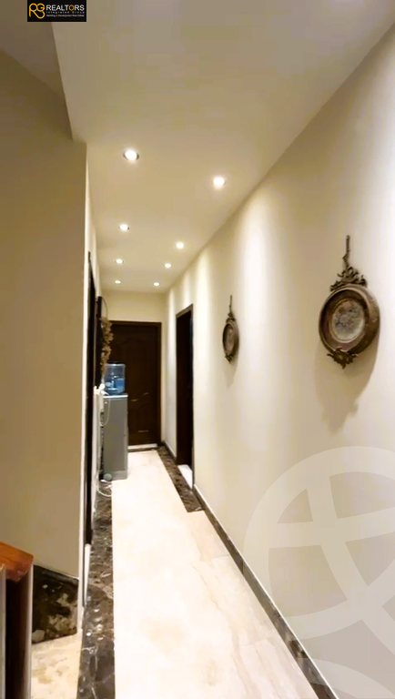 https://aqarmap.com.eg/en/listing/5701144-for-sale-cairo-el-sheikh-zayed-city-compounds-kmbwnd-wyst-twn-swdyk