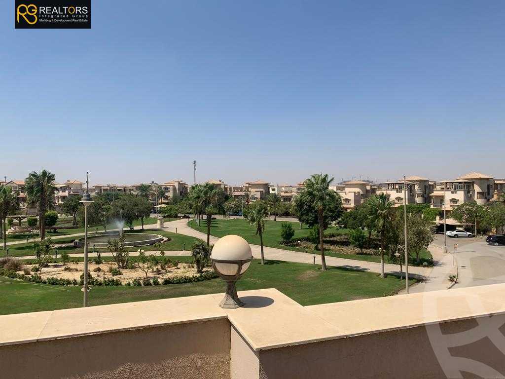 https://aqarmap.com.eg/en/listing/5707586-for-sale-cairo-el-sheikh-zayed-city-compounds-royal-city