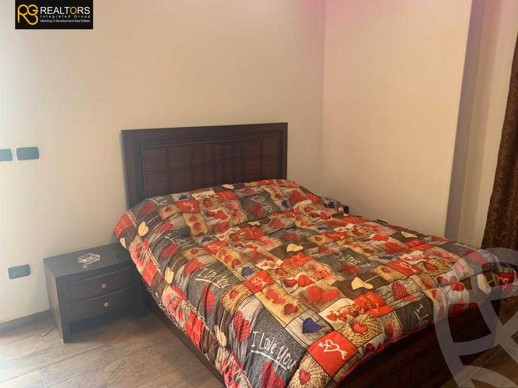 https://aqarmap.com.eg/en/listing/5707586-for-sale-cairo-el-sheikh-zayed-city-compounds-royal-city