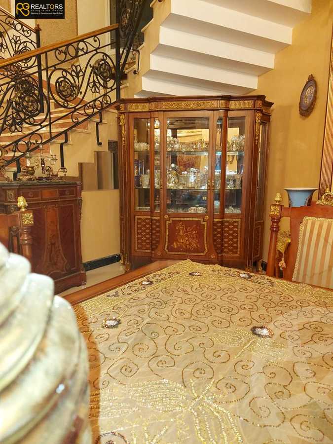 https://aqarmap.com.eg/ar/listing/5707639-for-sale-cairo-el-sheikh-zayed-city-compounds-el-yasmeen-compound