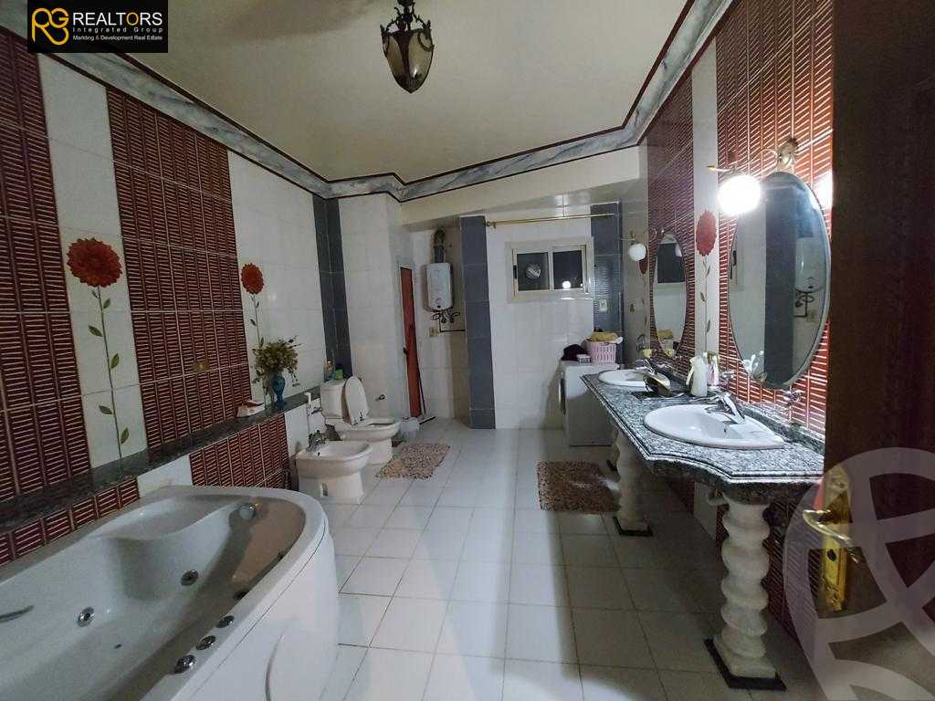 https://aqarmap.com.eg/ar/listing/5707639-for-sale-cairo-el-sheikh-zayed-city-compounds-el-yasmeen-compound