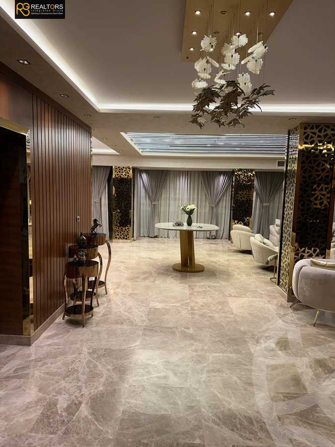 https://aqarmap.com.eg/en/listing/5707709-for-sale-cairo-el-sheikh-zayed-city-compounds-royal-city