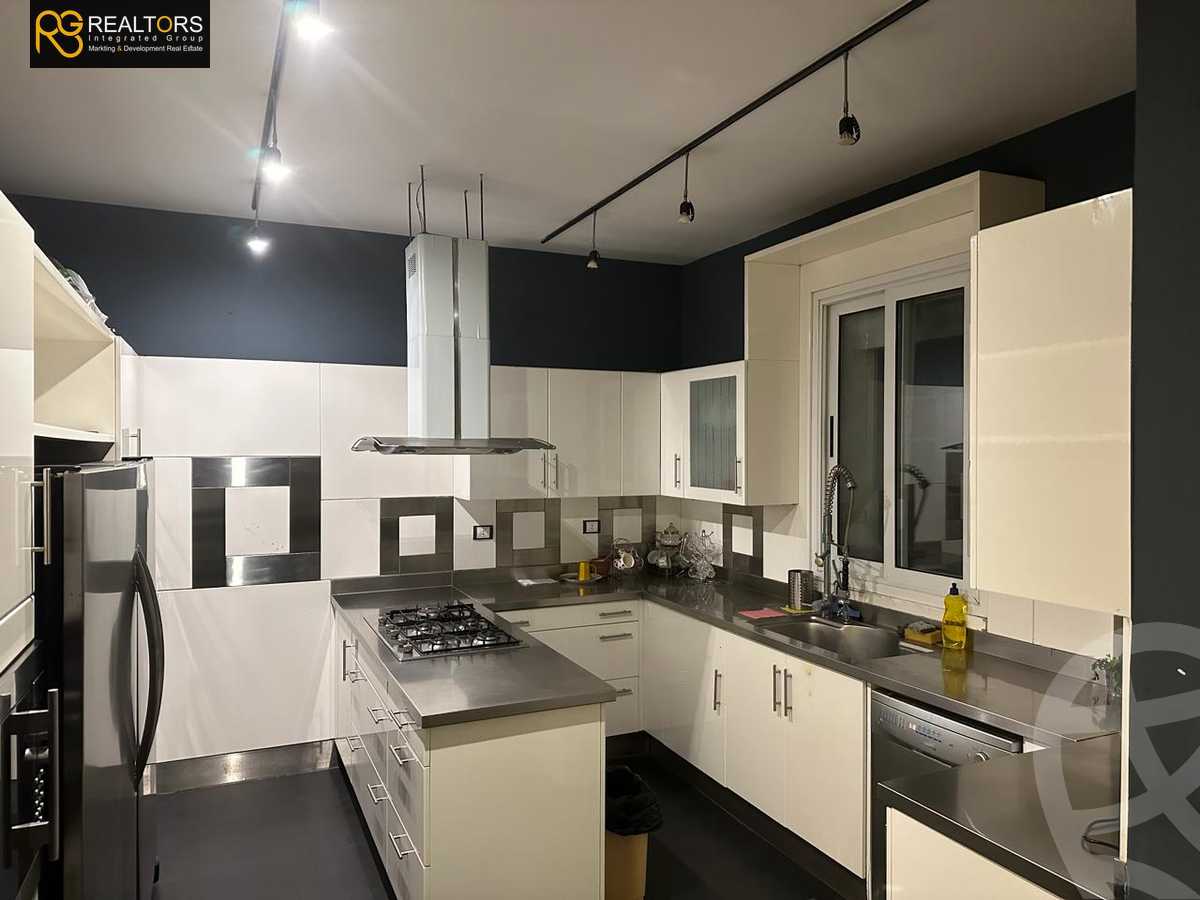 https://aqarmap.com.eg/en/listing/5707709-for-sale-cairo-el-sheikh-zayed-city-compounds-royal-city