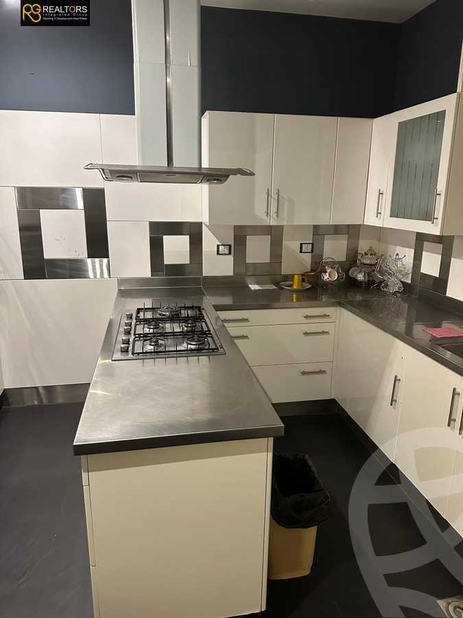 https://aqarmap.com.eg/en/listing/5707709-for-sale-cairo-el-sheikh-zayed-city-compounds-royal-city